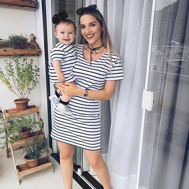 mommy and me t shirt dress DIY Matching Mommy and Me T-Shirt Dresses